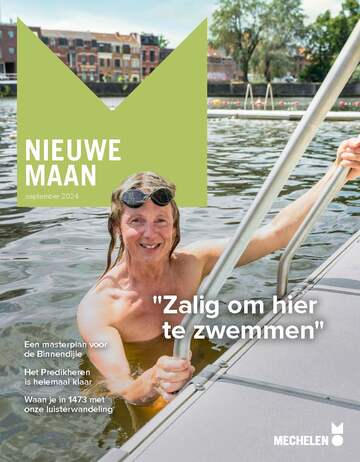 Een man komt uit het zwemwater aan het Keerdok