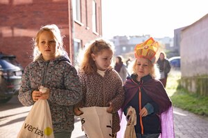 Drie meisjes met een zakje