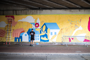 Treepack druk aan het werk om de tunnel in Nekkerspoel wat meer sfeer te geven. 