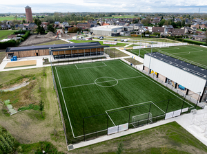 De vernieuwde sportsite Leest. De voetbalclub is blij met hun nieuwe terreinen. 