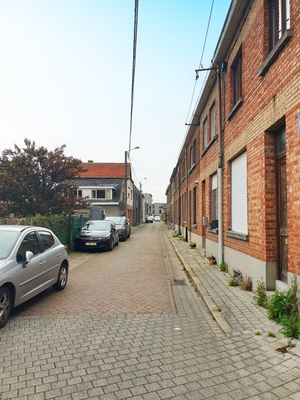 De Kerkhofstraat in Walem voor de werken. 