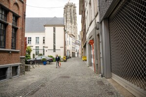 Vroeger bestond de Begijnenstraat uit kasseien, wat niet zo'n handig materiaal was voor voetgangers en fietsers.